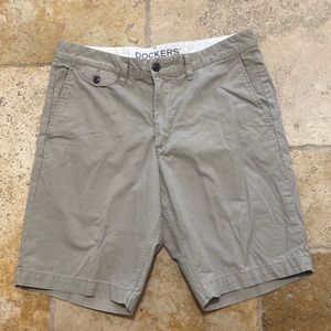 Dockers Shorts 100% cotton very good preowned condition medium weight